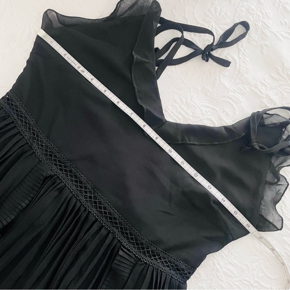NWOT Lulus Never a Dull Moment Black Tie-Strap Pleated Midi Dress Medium - Picture 6 of 7